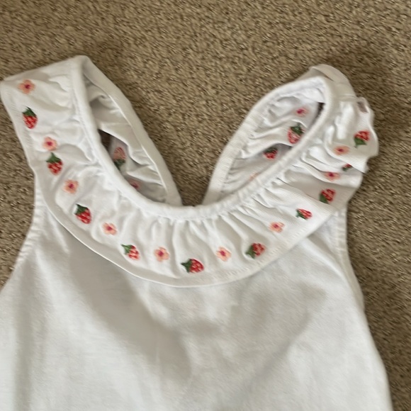 Boden White Ruffle Tank with Flower and Strawberry Detail (size 5-6Y) - Picture 2 of 6